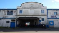 Criée et magasins des mareyeurs du port de pêche (Lorient)