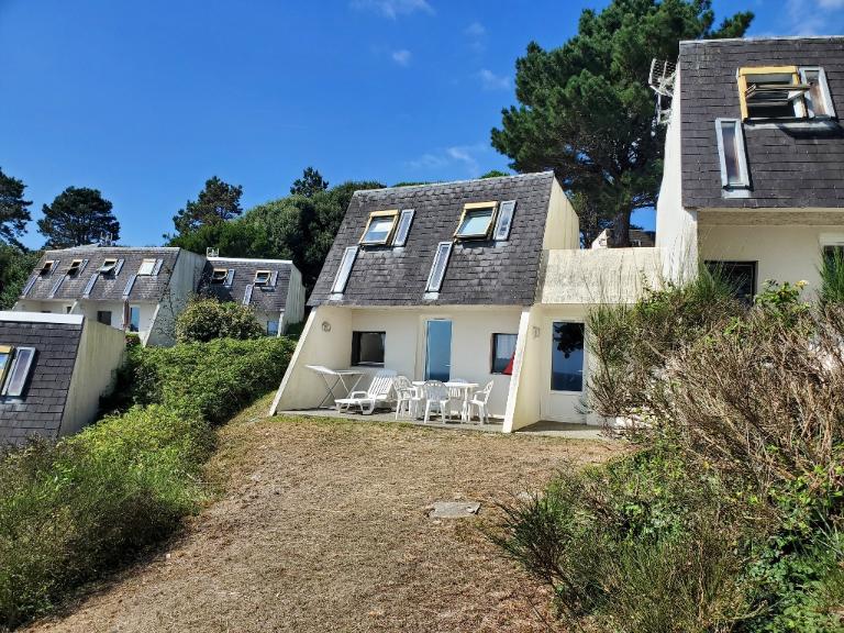 Domaine des Grands Sables, anciennement Village Vacances Familles (VVF) de Groix, dit "Les Grenats".