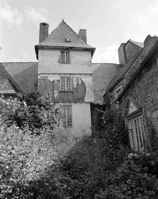 Hôtel de Keruzec, 7 place Yves Le Trocquer (Pontrieux)