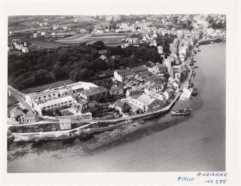 Manoir dit manoir de Tremenec, quai Jacques de Thézac (Audierne)