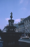 Fontaine dite la Pompe, ou fontaine la Plomée, place du centre (Guingamp)
