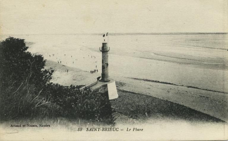 Phare et jetée de la Pointe-à-l'Aigle (Plérin-sur-Mer)