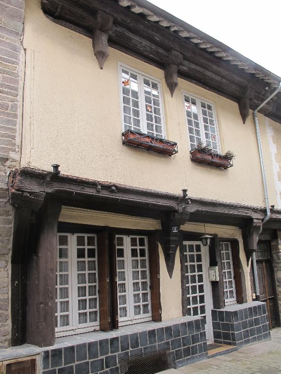 Maison, 6-8 rue des Ponts (Malestroit)