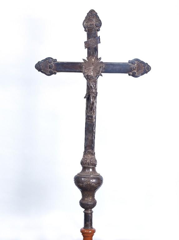 Croix de procession, basilique Notre-Dame-de-Délivrance (Quintin)