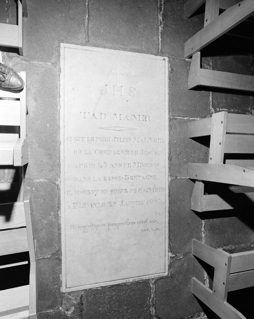 Dalle funéraire, église paroissiale Saint Pierre (Maël-Carhaix)