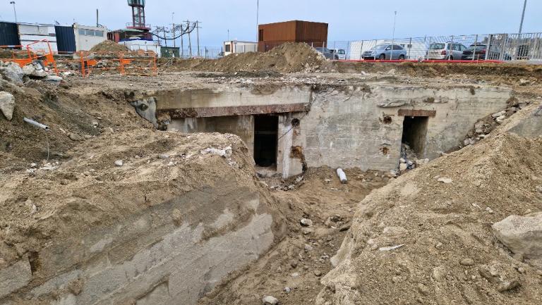 Bunker-abri-magasin de munitions de type L 401A avec cuve pour canon antiaérien (III), terre-plein du Naye (Saint-Malo)