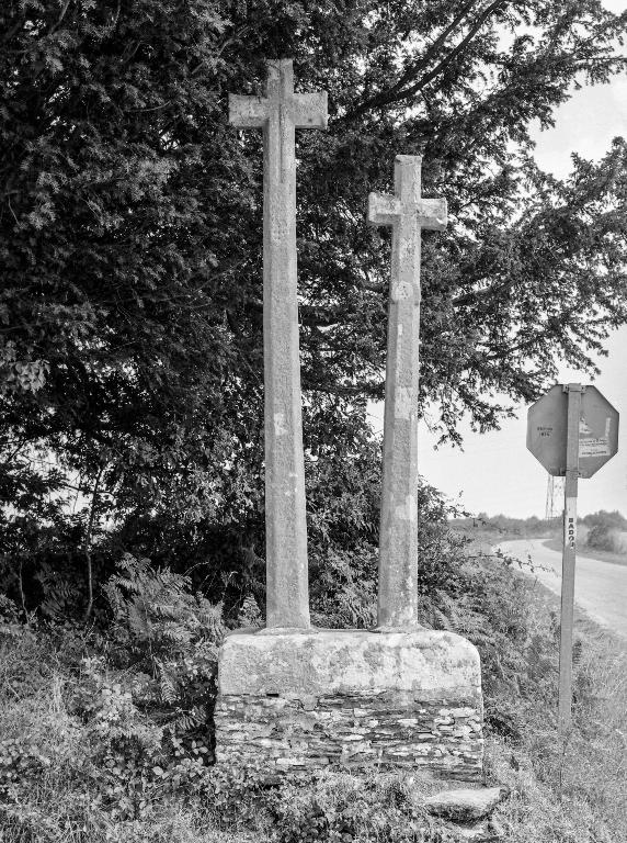 Croix de chemin, dite Croix Guyot, au sud de Bézon (Ploërmel)