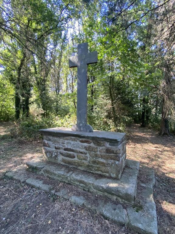 Croix monumentale, dite Croix Julien ou Croix des défunts (Pleucadeuc)