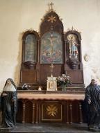 Ensemble du maître-autel : autel, retable, 2 statues : Saint Joseph et Saint Sébastien, chapelle Sainte-Croix (Josselin)