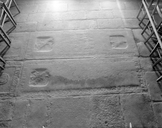 Dalle funéraire (4), église paroissiale Saint-Léonard (Fougères)