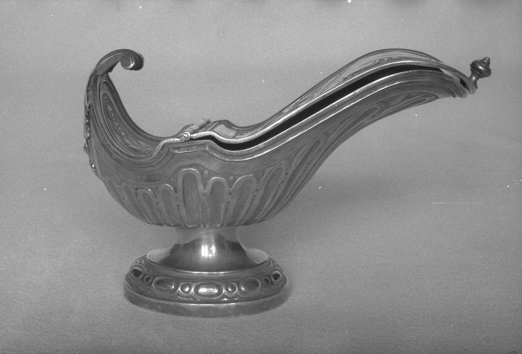 Navette à encens, église paroissiale Saint-Léonard (Fougères)