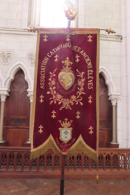 Bannière de procession : Collège Saint-Sauveur, Association catholique des anciens élèves, chapelle des congrégations, lycée Saint-Sauveur (Redon)