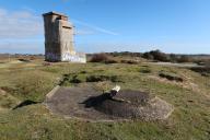 Bunker-tour-poste d'observation et de direction de tir de type S487 pour télémètre de 5 m, Dunes sauvages, Le Bégo (Plouharnel)