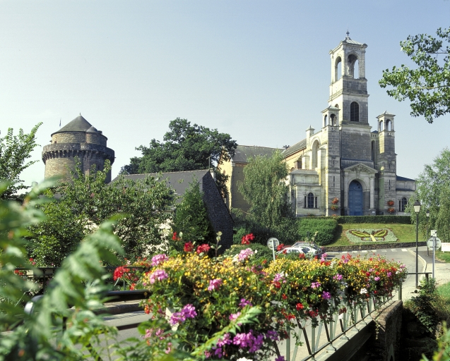 Église paroissiale Saint-Louis-Marie Grignion de Montfort (Montfort-sur-Meu)