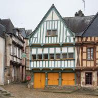 Maison, 19 place Saint-Sauveur (Auray)