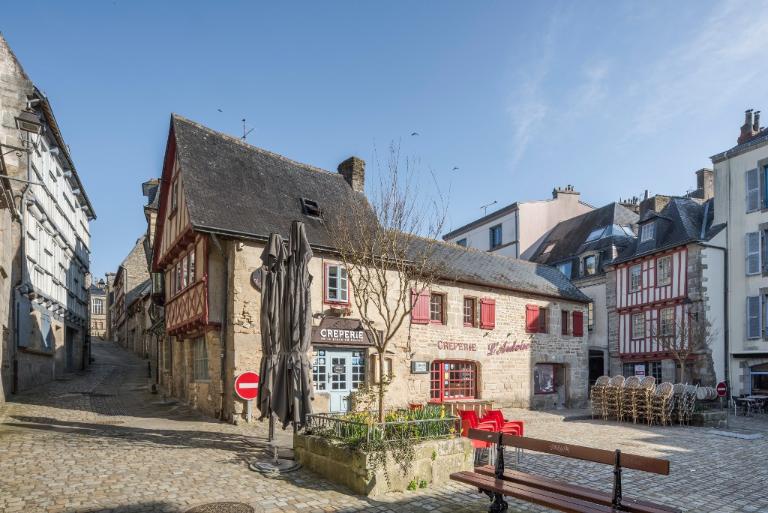 Maison, 2 place au Beurre, 1 rue du Lycée (Quimper)