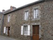 Alignement de maisons, 4 rue de l'Abbaye (Hédé fusionnée avec Bazouges-sous-Hédé pour former la commune de Hédé-Bazouges en 2009)