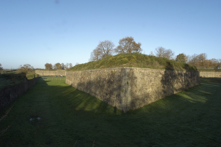 Architecture militaire sur la commune de Saint-Père-Marc-en-Poulet