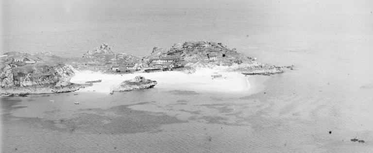 Vue aérienne oblique de l'Île Cézembre depuis le sud, 1931