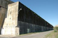 Extension nord-est : édifice logistique et bunker - casemate pour trois mitrailleuses, Bunker Keroman III (Lorient)