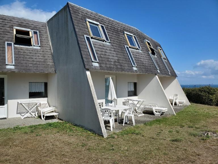 Domaine des Grands Sables, anciennement Village Vacances Familles (VVF) de Groix, dit "Les Grenats".