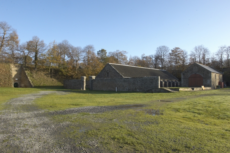 Architecture militaire sur la commune de Saint-Père-Marc-en-Poulet