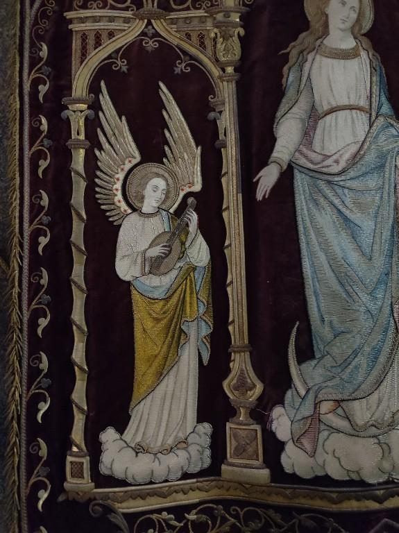 Bannière de procession : Immaculée Conception / saint Sébastien, basilique Notre-Dame-de-La-Guerche (La Guerche-de-Bretagne)