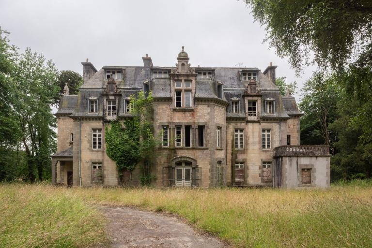 Château de Kerhuon, ses dépendances et son parc, dans l'enceinte de la Pyrotechnie de Saint-Nicolas (Guipavas)