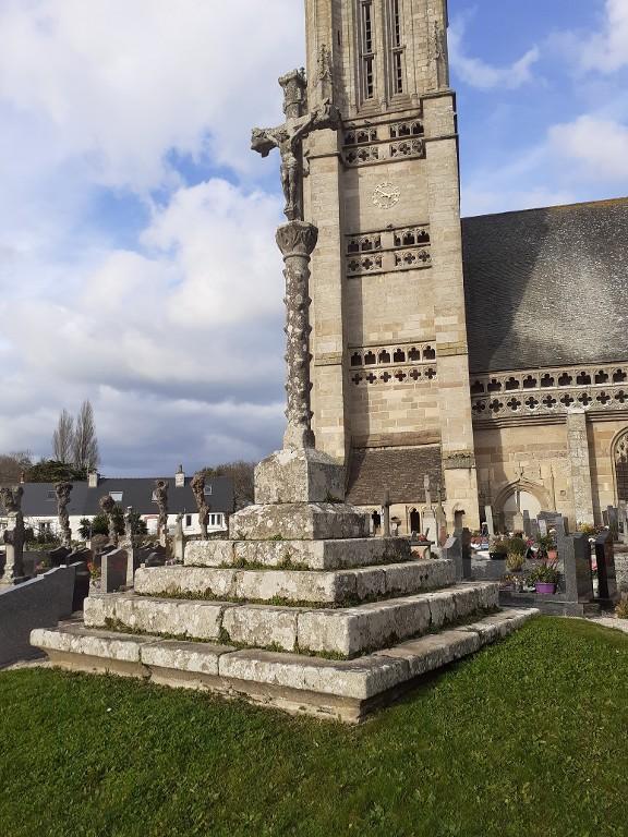 Enclos paroissiale et église Saint-Jean-Baptiste (Saint-Jean-du-Doigt)