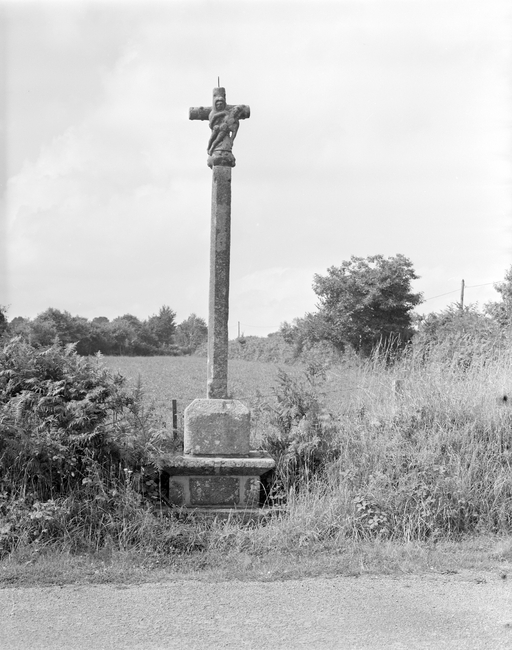 Croix monumentale : vue générale
