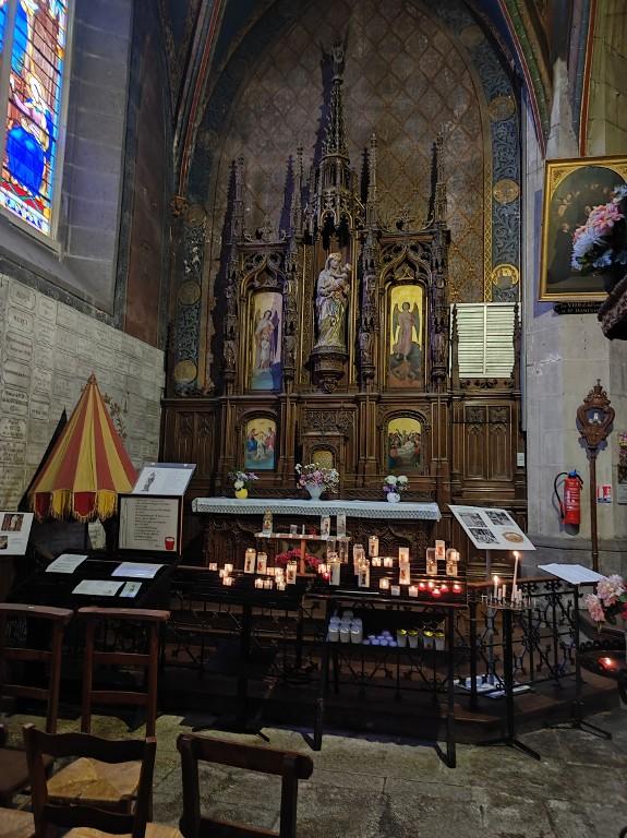 Statue couronnée : Vierge à l'Enfant, basilique Notre-Dame-de-La-Guerche (La Guerche-de-Bretagne)