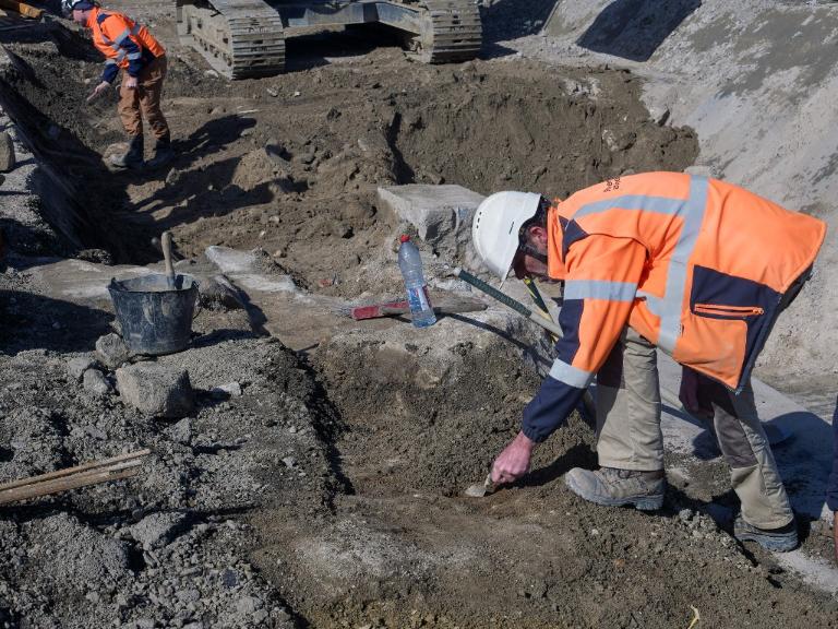 Vue de l'opération archéologique réalisée sous la responsabilité de Ronan Louessard - INRAP avec un suivi scientifique et technique du DRASSM (couverture photographique du 11 mars 2026)