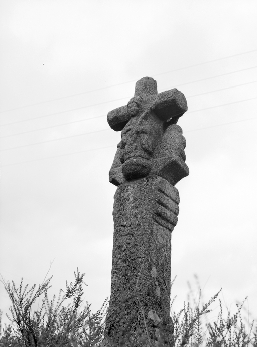 Monument, rue de la Croix Macé (Saint-Gérand)