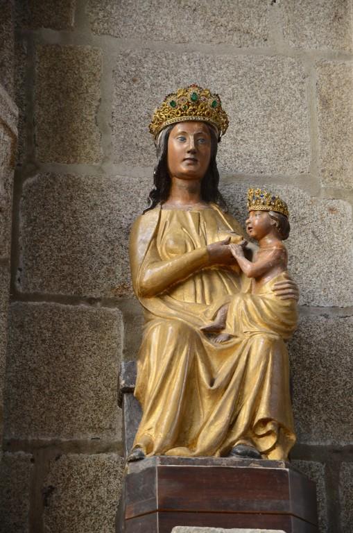 Statue (d'applique, demi-nature) : Vierge à l'Enfant dite Notre-Dame des Marais, église Saint-Sulpice (Fougères)