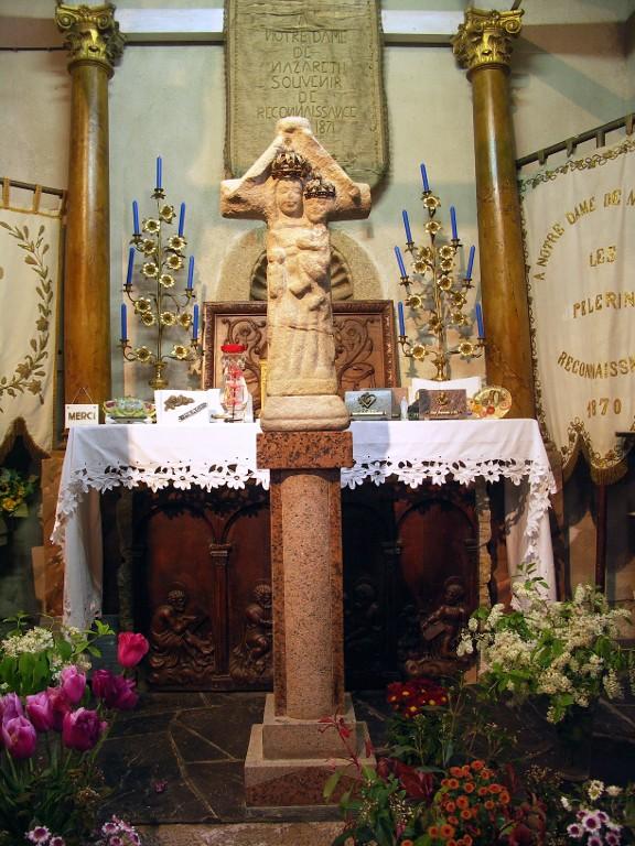 Statue : Vierge à l'Enfant en croix de calvaire dite Notre-dame de Nazareth, église Notre-Dame-de-Nazareth (Plancoët)