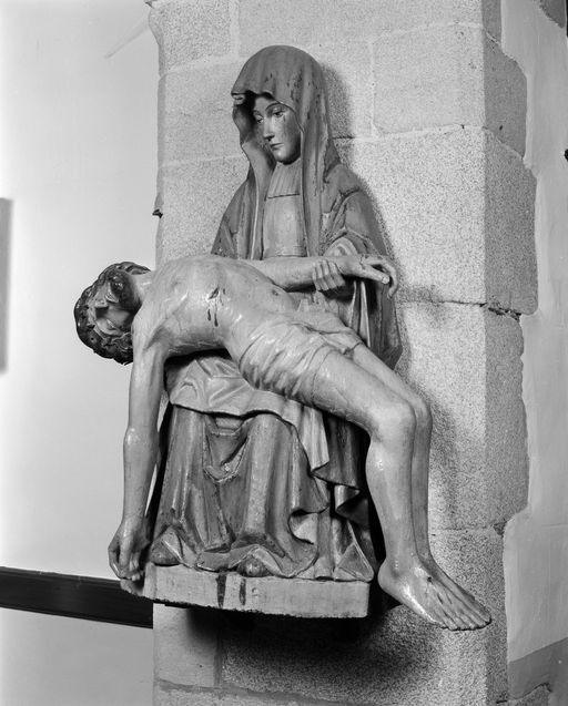 Groupe sculpté : Vierge de Pitié, église Sainte-Croix (La Croix-Helléan)