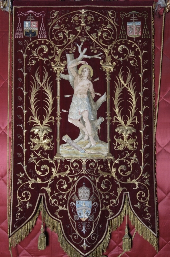 Bannière de procession : Immaculée Conception / saint Sébastien, basilique Notre-Dame-de-La-Guerche (La Guerche-de-Bretagne)