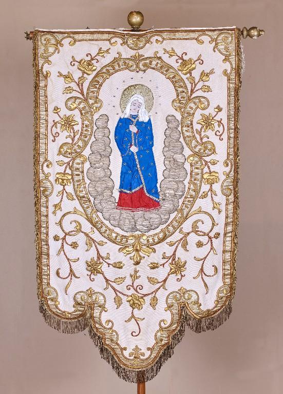 Bannière de Notre-Dame de la Peinière, abri du pèlerin, sanctuaire de Notre-Dame de la Peinière (Saint-Didier)