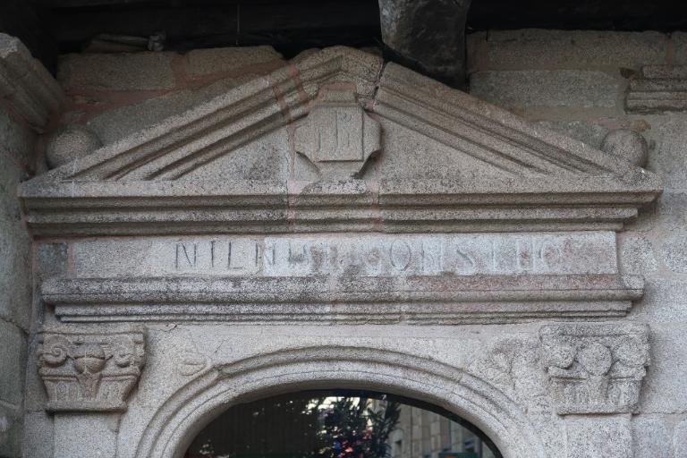 Maison, dite Hôtel des Uzilles, 2 rue aux Toiles (Quintin)