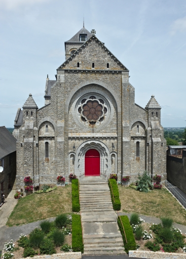 Église paroissiale Saint-Aubin, Place Alexandre Veillard (Saint-Aubin-du-Cormier)