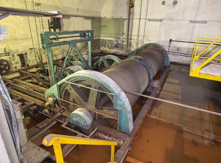 Local du treuil de hissage du slipway du bunker K1 (Lorient)