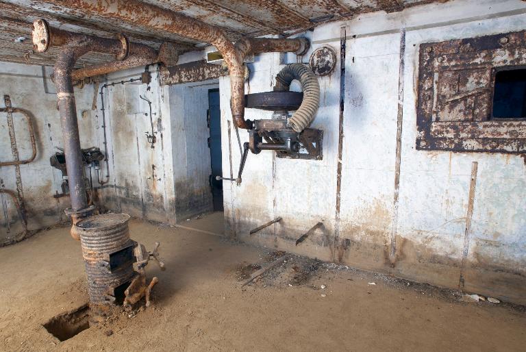 Bunker - abri de type 502 pour deux groupes de combat (B 53) dit le bunker de Keranroux, Collège La Fontaine Margot - Keranroux (Brest)