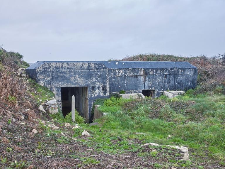 Bunker - abri de type VF 1b pour 6 hommes puis logement de la famille Déru, Men Tan, Lescoff, pointe du Raz (Plogoff)
