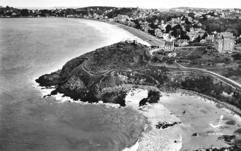 Bunker-poste d'observation et de tir dit Tobruk pour mortier, rue Aristide Baudry, La Guette (Pléneuf-Val-André)