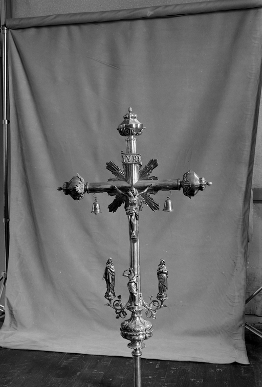 Croix de procession, église paroissiale Notre-Dame (Plévin)