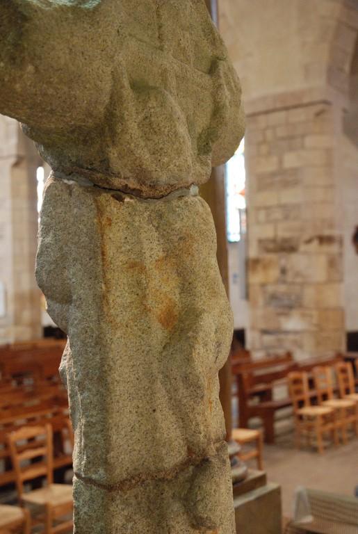 Statue : Vierge à l'Enfant en croix de calvaire dite Notre-dame de Nazareth, église Notre-Dame-de-Nazareth (Plancoët)