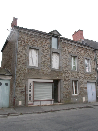 Maison à boutique, 16 rue Jean Boucher (Hédé fusionnée avec Bazouges-sous-Hédé pour former la commune de Hédé-Bazouges en 2009)