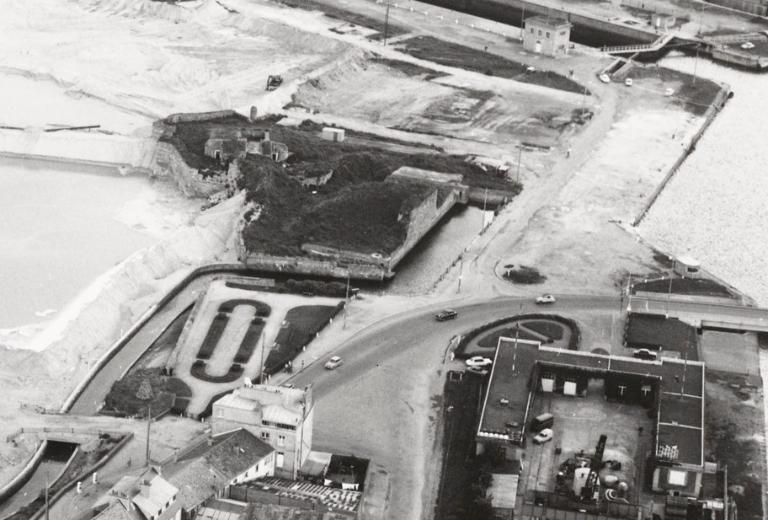 Vue aérienne oblique du fort du Naye depuis le sud-est, 14 juin 1971