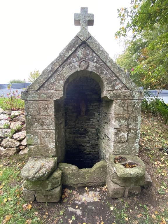 Fontaine de dévotion Saint-Eloi, Réhello (Les Forges fusionnée en Forges de Lanouée en 2019)