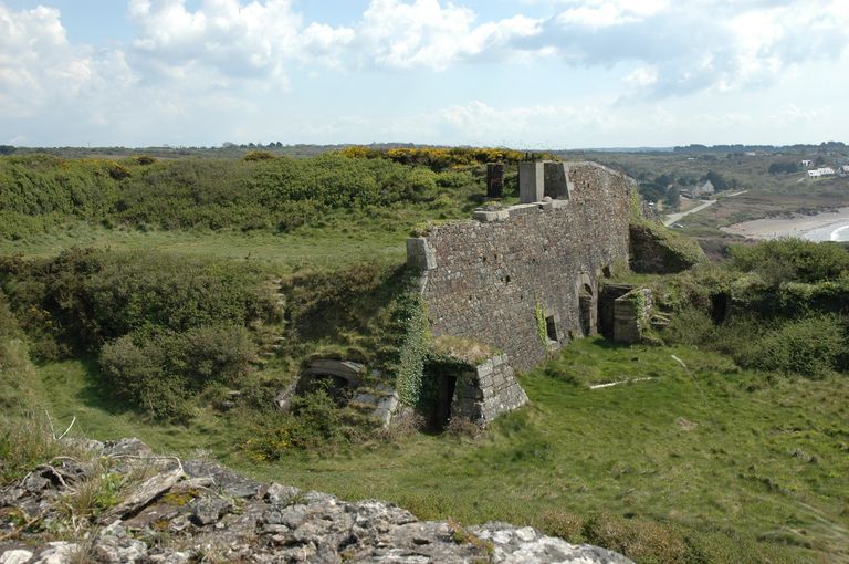 Retranchements et fortifications extra-urbaines dites lignes de Quélern (Cr 36-39), Quélern (Roscanvel)